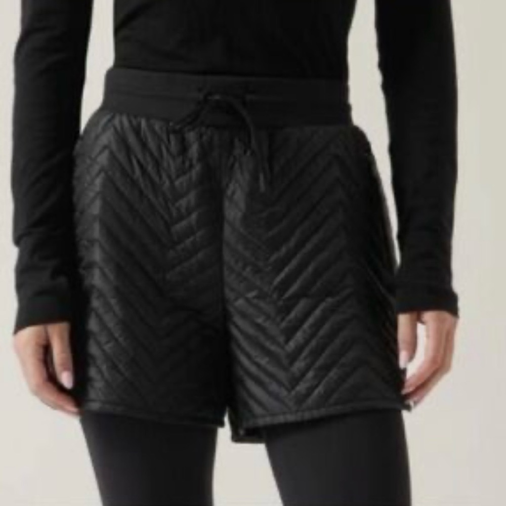 ATHLETA Women's Apres Quilted DOWN Ski Hiking Shorts Zip Pockets 8 Black NWT $89